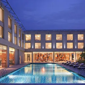 Courtyard By Marriott Kochi Airport Hotel Nedumbassery